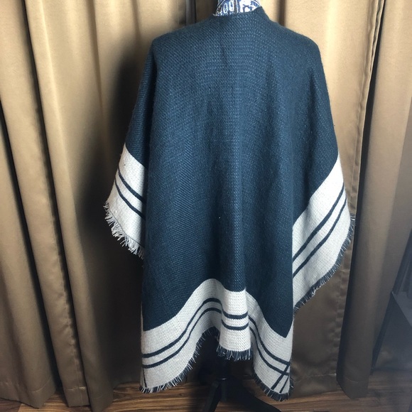 Woolrich Poncho Wrap Shrug Open Front Sweater - One Size - Picture 5 of 11
